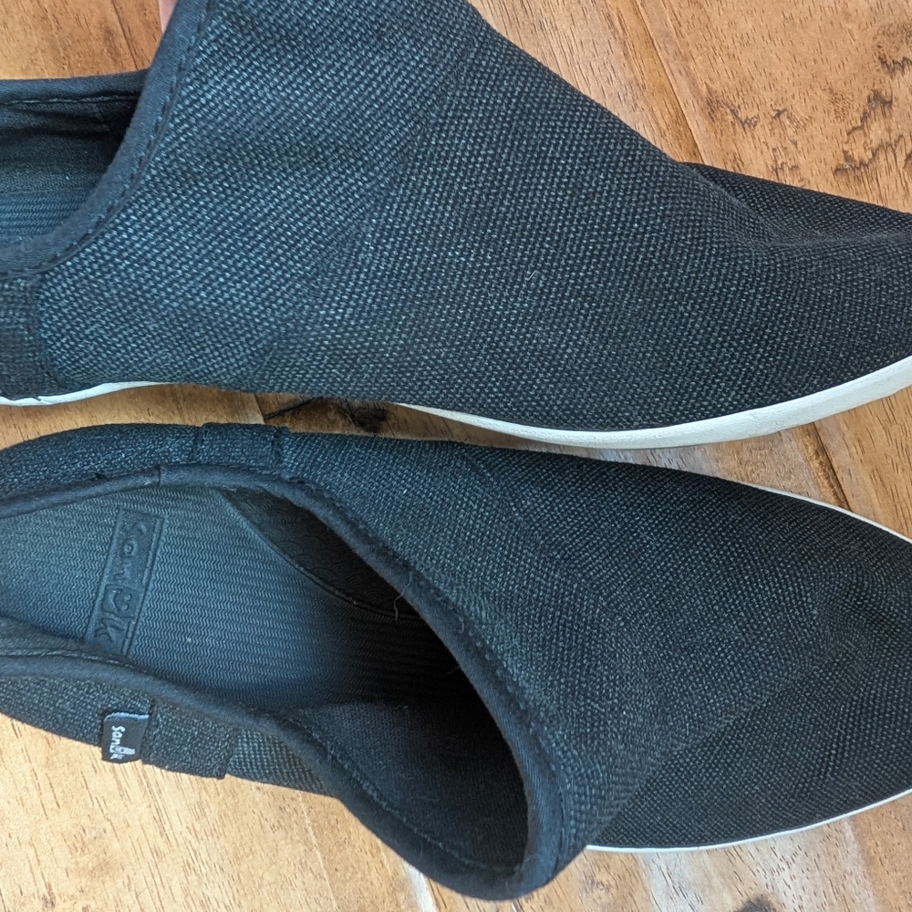 Sanuk Pointed Toe Black Canvas Shoes - Picture 8 of 10